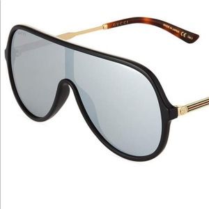 Gucci sunglasses 🕶